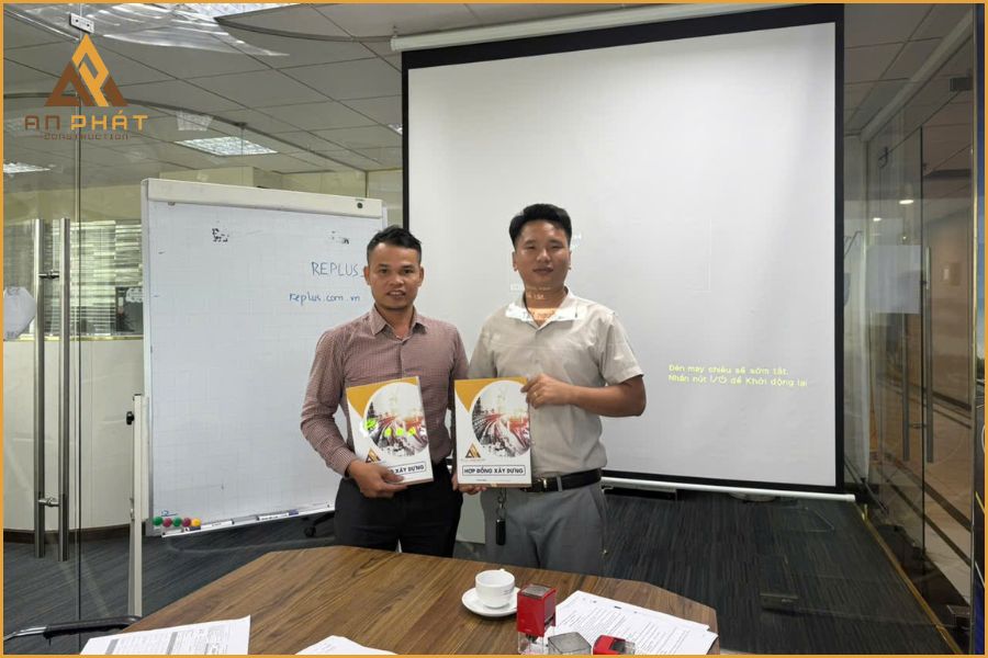 Ký kết hợp đồng cho dự án nhà anh Hà